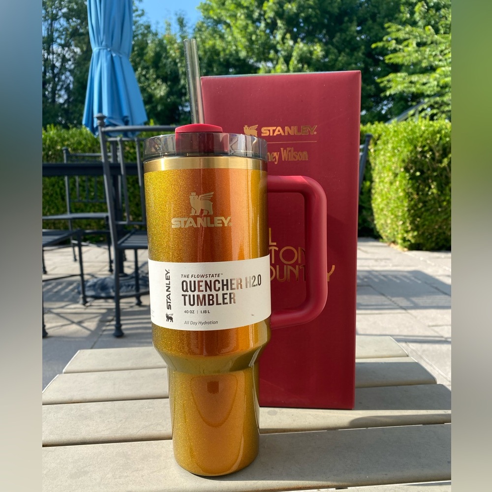 Limited ed LAINEY. WILSON COUNTRY GOLD 40 oz tumbler NWT. Only stored